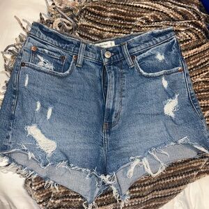 Abercrombie The Mom Short high rise